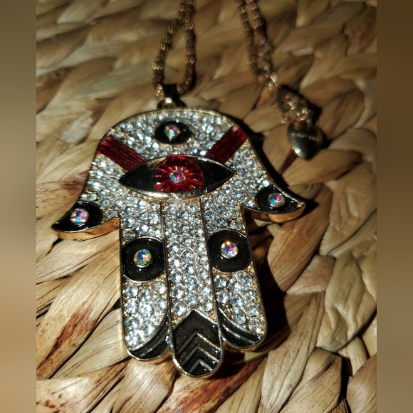 BETSEY JOHNSON  Hamsa Costume Necklace. - Picture 2 of 6